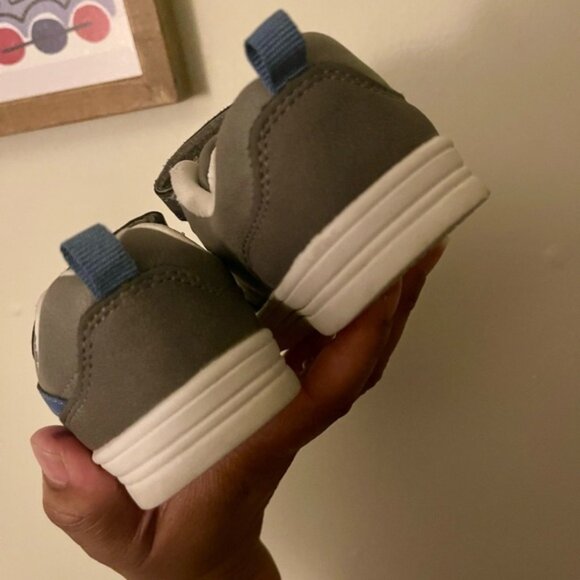 Oshkosh Gray shoes - Picture 3 of 9